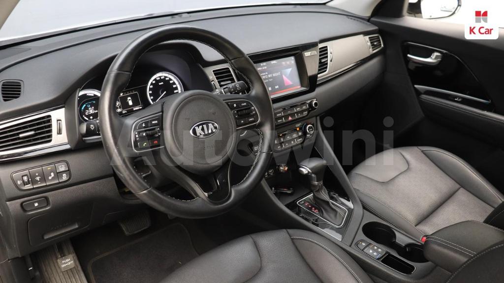 2018 KIA NIRO PRESTIGE - 11