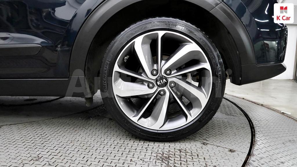 KNACC81CGHA038125 2017 KIA NIRO NOBLESSE-5