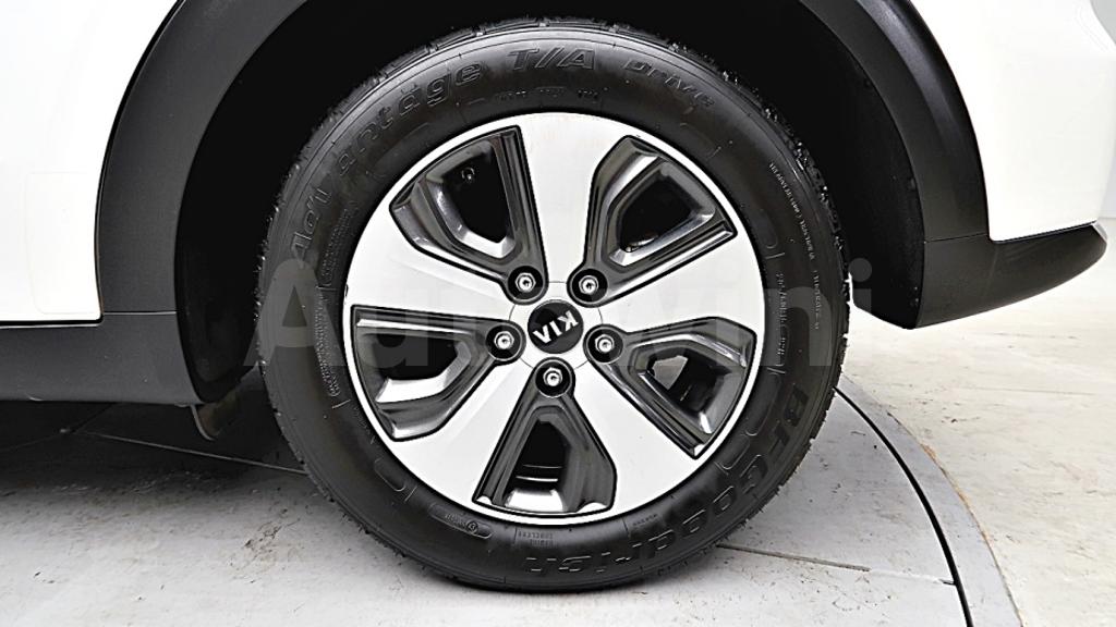 2017 KIA NIRO PRESTIGE - 15