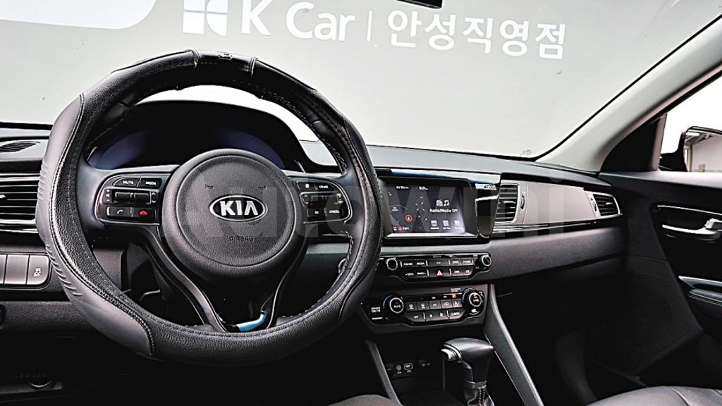 2017 KIA NIRO PRESTIGE - 18