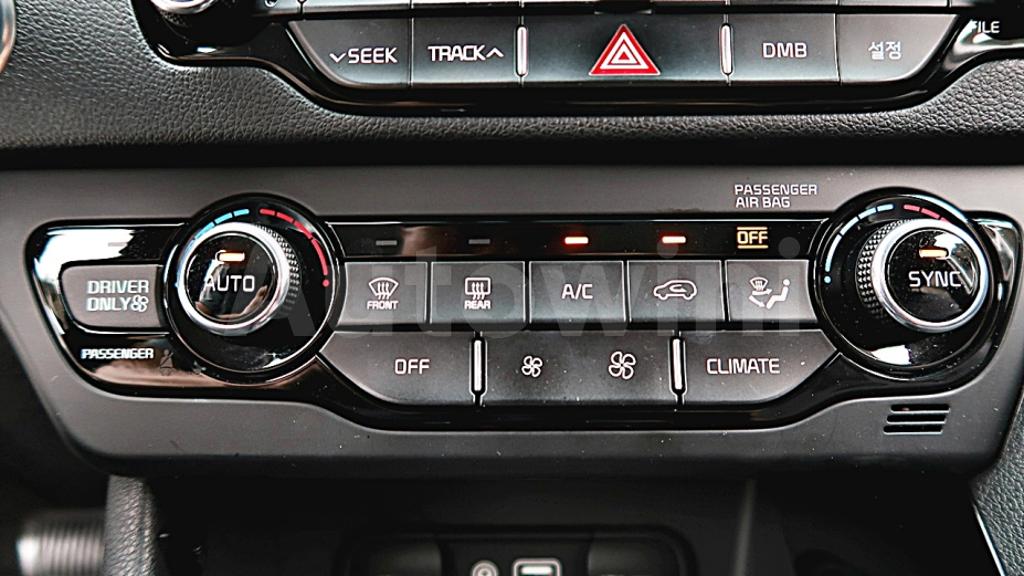 2017 KIA NIRO PRESTIGE - 19