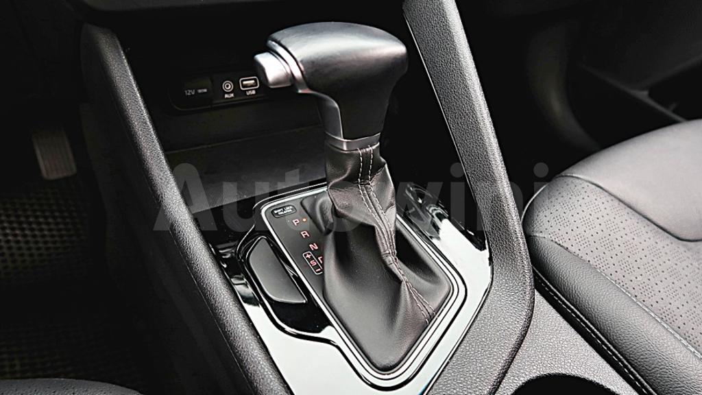 2017 KIA NIRO PRESTIGE - 23
