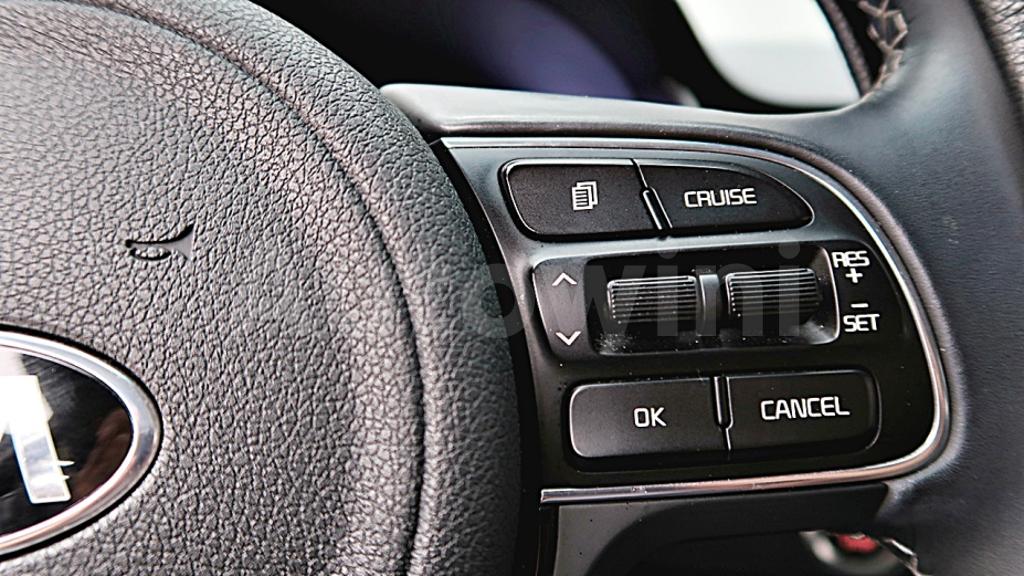 2017 KIA NIRO PRESTIGE - 28