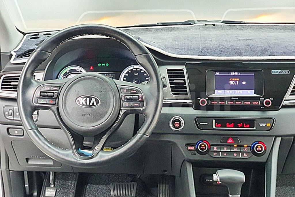2018 KIA NIRO PRESTIGE - 29