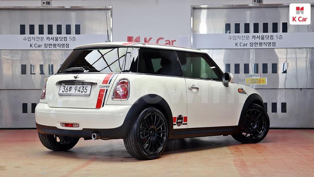 WMWSU3103BT200348 2011 MINI COOPER SE-1