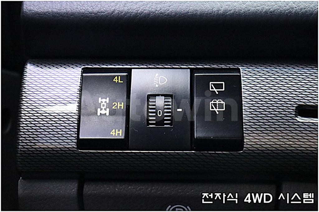 2015 SSANGYONG KORANDO TURISMO 4WD EXTREME 11 SEATS - 30