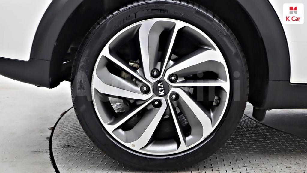 2017 KIA NIRO PRESTIGE - 8