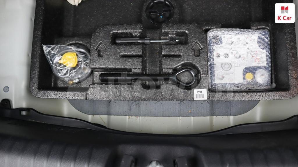 2017 KIA NIRO PRESTIGE - 26