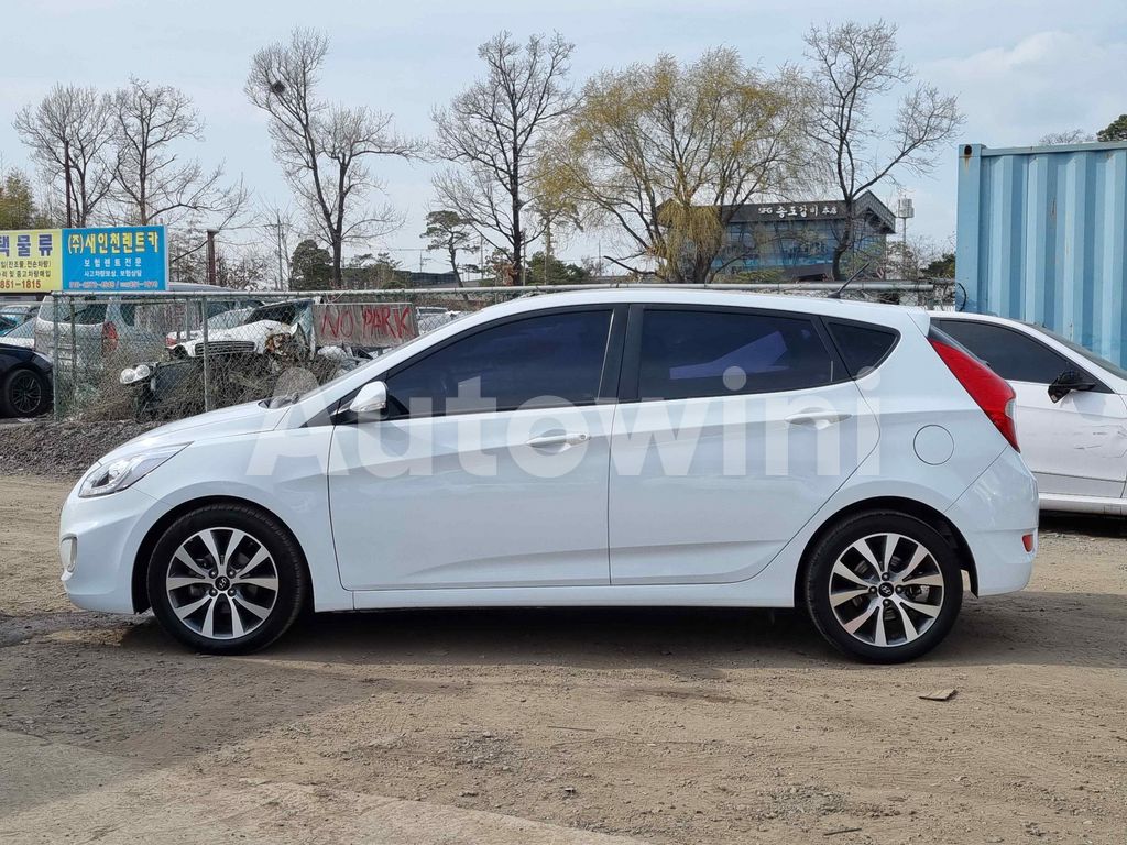 KMHCT51UGHU320749 2017 HYUNDAI ACCENT  MODERN 1.6 VGT STEERING REMOCON/REAR CAMERA/LEATHER SEATS/ABS/AT-2