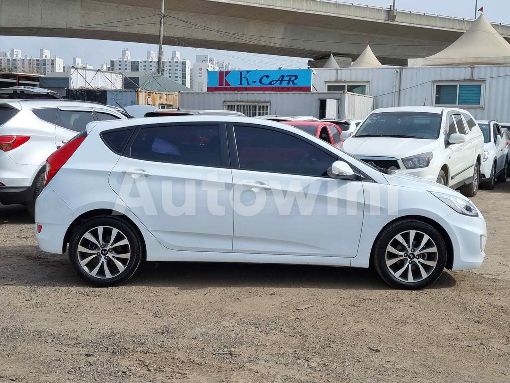 KMHCT51UGHU320749 2017 HYUNDAI ACCENT  MODERN 1.6 VGT STEERING REMOCON/REAR CAMERA/LEATHER SEATS/ABS/AT-4