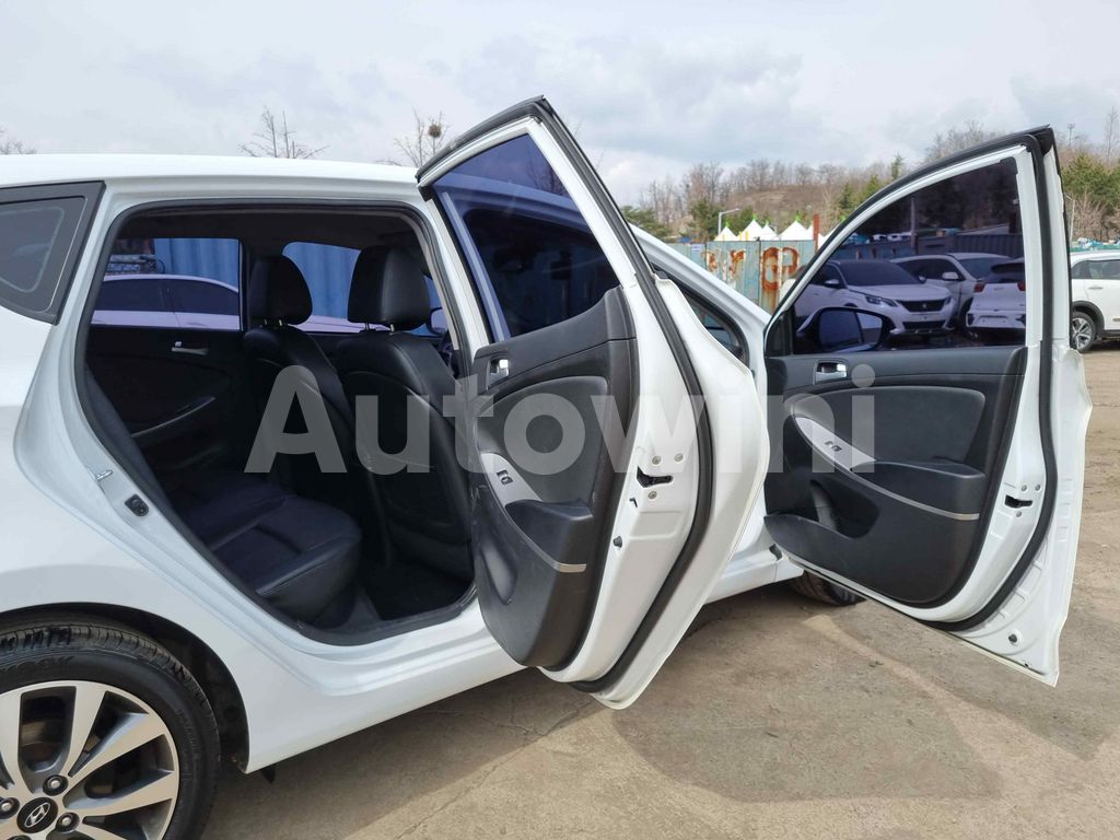 2017 HYUNDAI ACCENT  MODERN 1.6 VGT STEERING REMOCON/REAR CAMERA/LEATHER SEATS/ABS/AT - 39