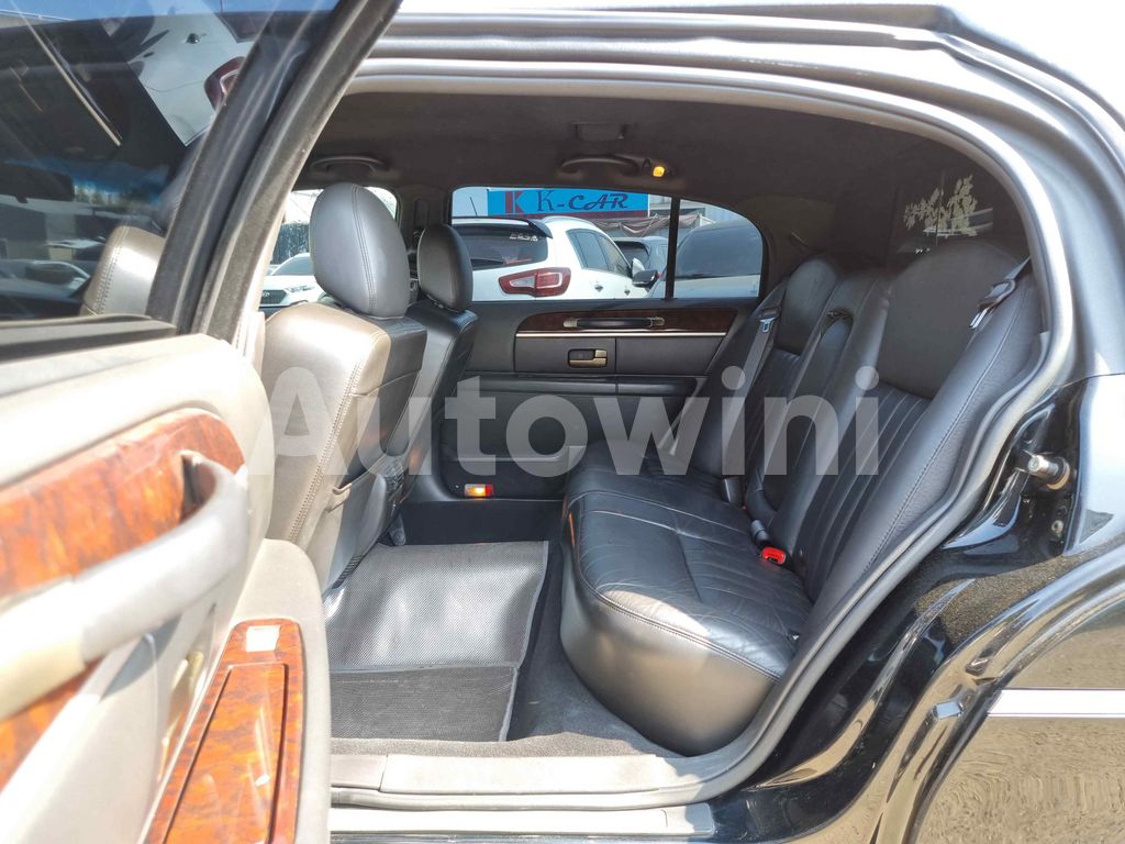 2010 LINCOLN TOWN CAR FUNERAL COACH FULL AUTO AC AT - 11