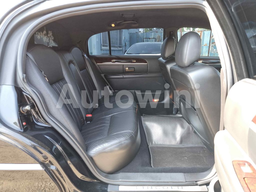 2010 LINCOLN TOWN CAR FUNERAL COACH FULL AUTO AC AT - 12