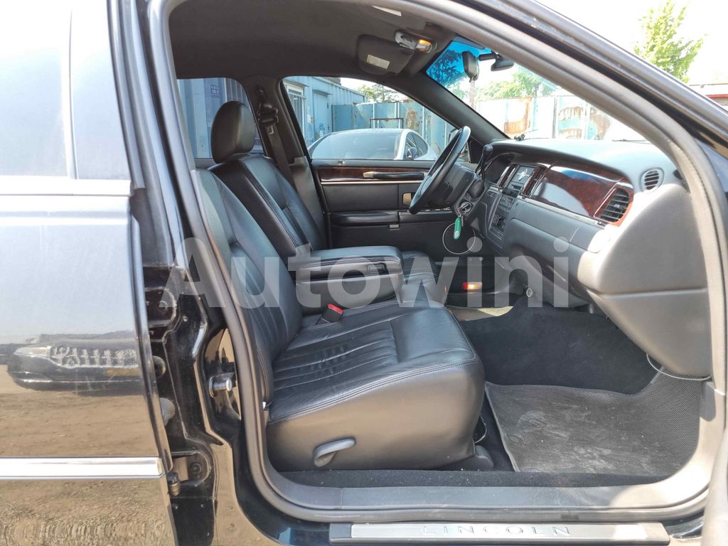 2010 LINCOLN TOWN CAR FUNERAL COACH FULL AUTO AC AT - 13