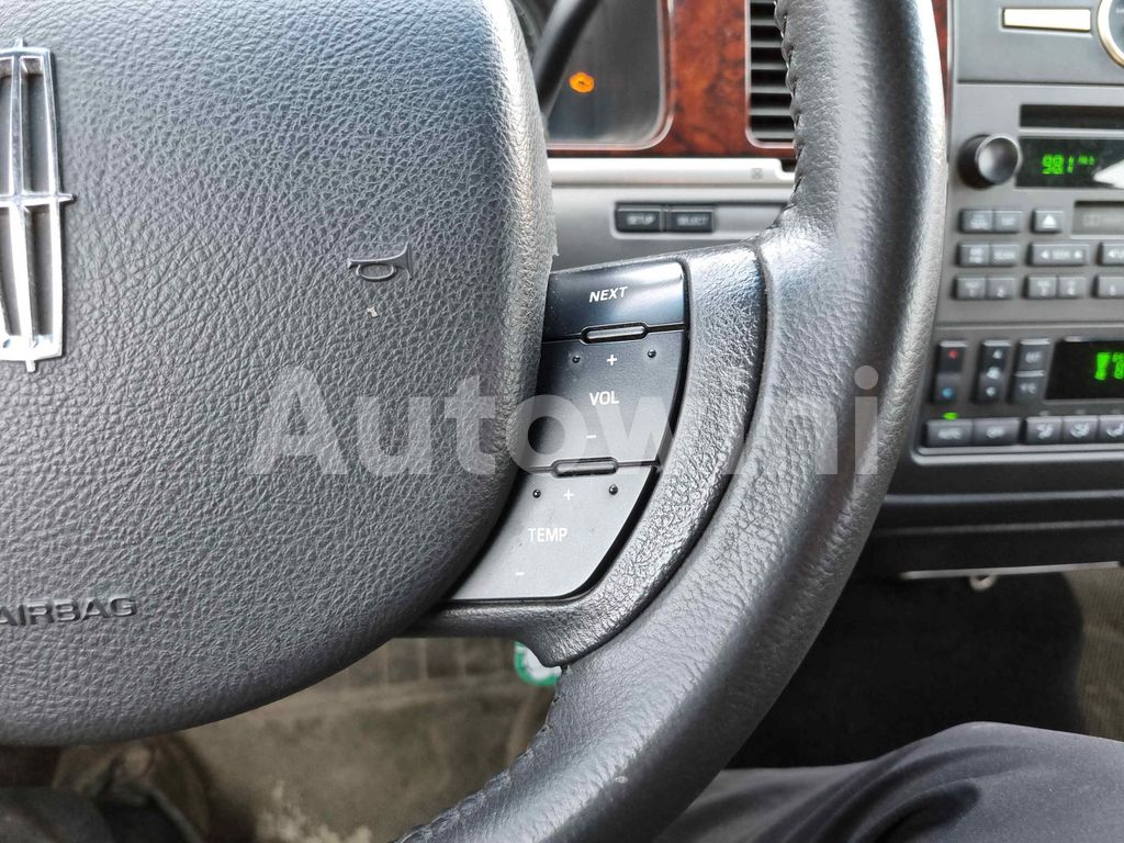 2010 LINCOLN TOWN CAR FUNERAL COACH FULL AUTO AC AT - 18