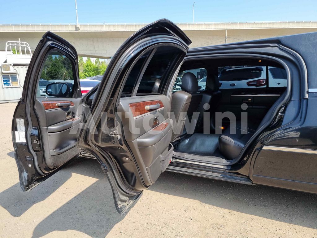 2010 LINCOLN TOWN CAR FUNERAL COACH FULL AUTO AC AT - 36