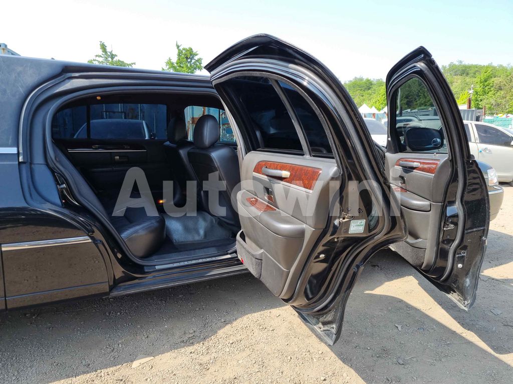 2010 LINCOLN TOWN CAR FUNERAL COACH FULL AUTO AC AT - 37