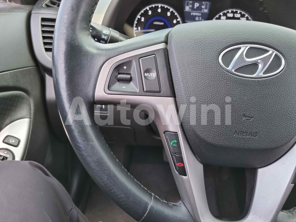 2018 HYUNDAI ACCENT  1.4 SM.KEY*2/NAVI CAMERA ABS VDC EPS TPMS AT - 17
