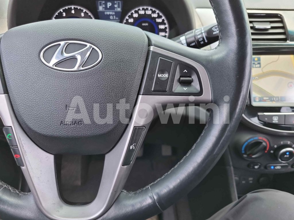 2018 HYUNDAI ACCENT  1.4 SM.KEY*2/NAVI CAMERA ABS VDC EPS TPMS AT - 18