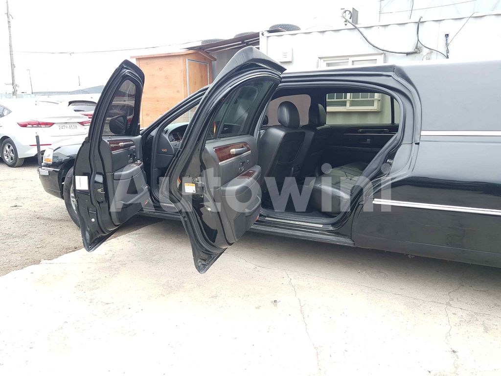 2010 LINCOLN TOWN CAR FUNERAL COACH NAVI ABS AT - 40