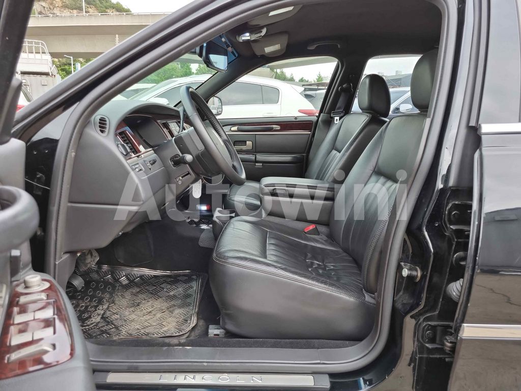 2010 LINCOLN TOWN CAR HEARSE/ REAR CAMERA ABS AT - 9
