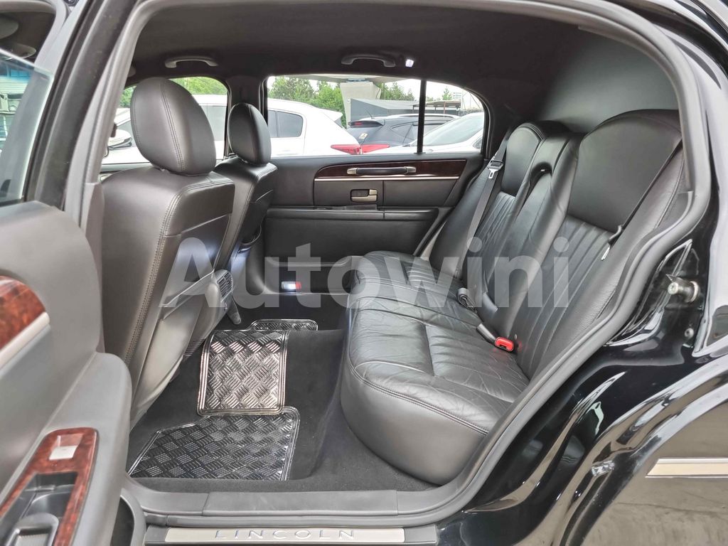 2010 LINCOLN TOWN CAR HEARSE/ REAR CAMERA ABS AT - 10