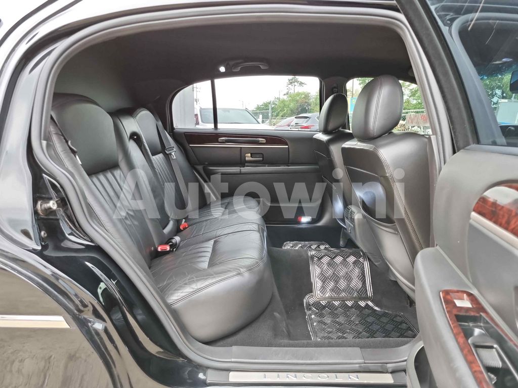 2010 LINCOLN TOWN CAR HEARSE/ REAR CAMERA ABS AT - 11