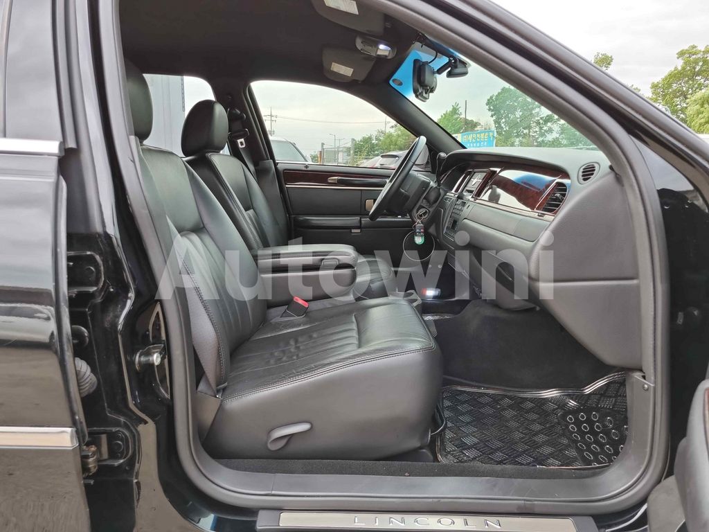 2010 LINCOLN TOWN CAR HEARSE/ REAR CAMERA ABS AT - 12