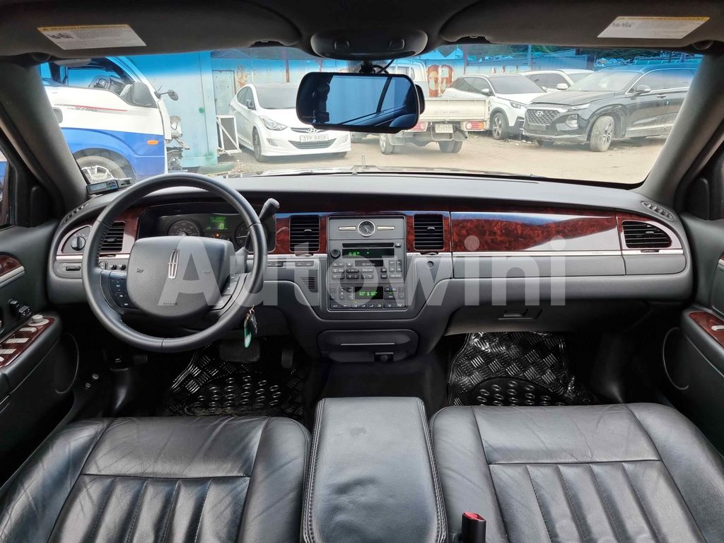 2010 LINCOLN TOWN CAR HEARSE/ REAR CAMERA ABS AT - 13