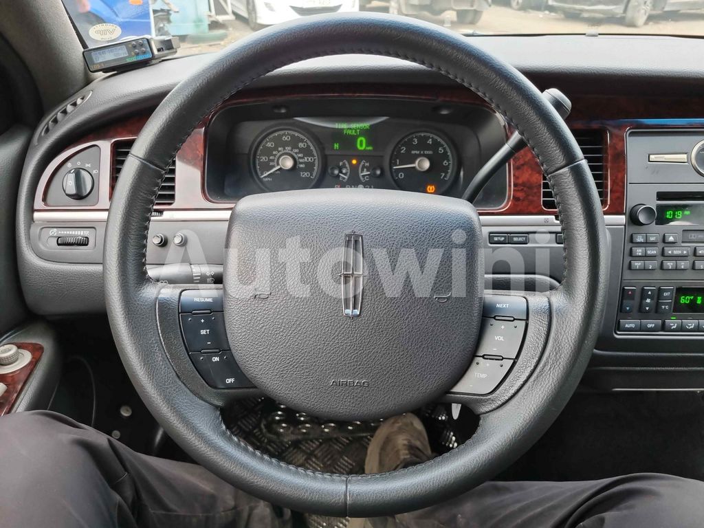 2010 LINCOLN TOWN CAR HEARSE/ REAR CAMERA ABS AT - 14