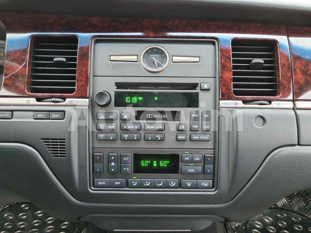 2010 LINCOLN TOWN CAR HEARSE/ REAR CAMERA ABS AT - 15