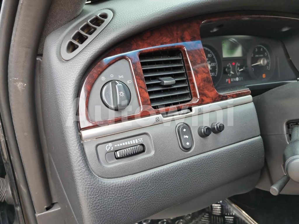 2010 LINCOLN TOWN CAR HEARSE/ REAR CAMERA ABS AT - 16