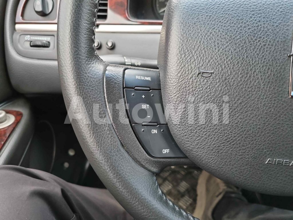 2010 LINCOLN TOWN CAR HEARSE/ REAR CAMERA ABS AT - 17