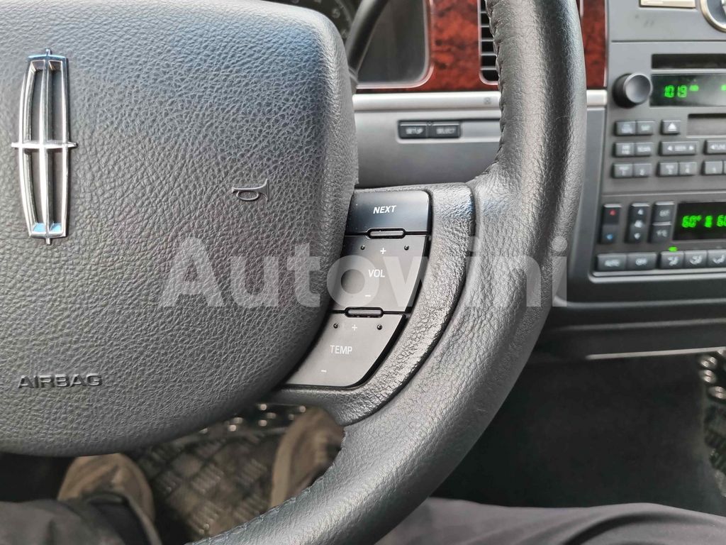 2010 LINCOLN TOWN CAR HEARSE/ REAR CAMERA ABS AT - 18