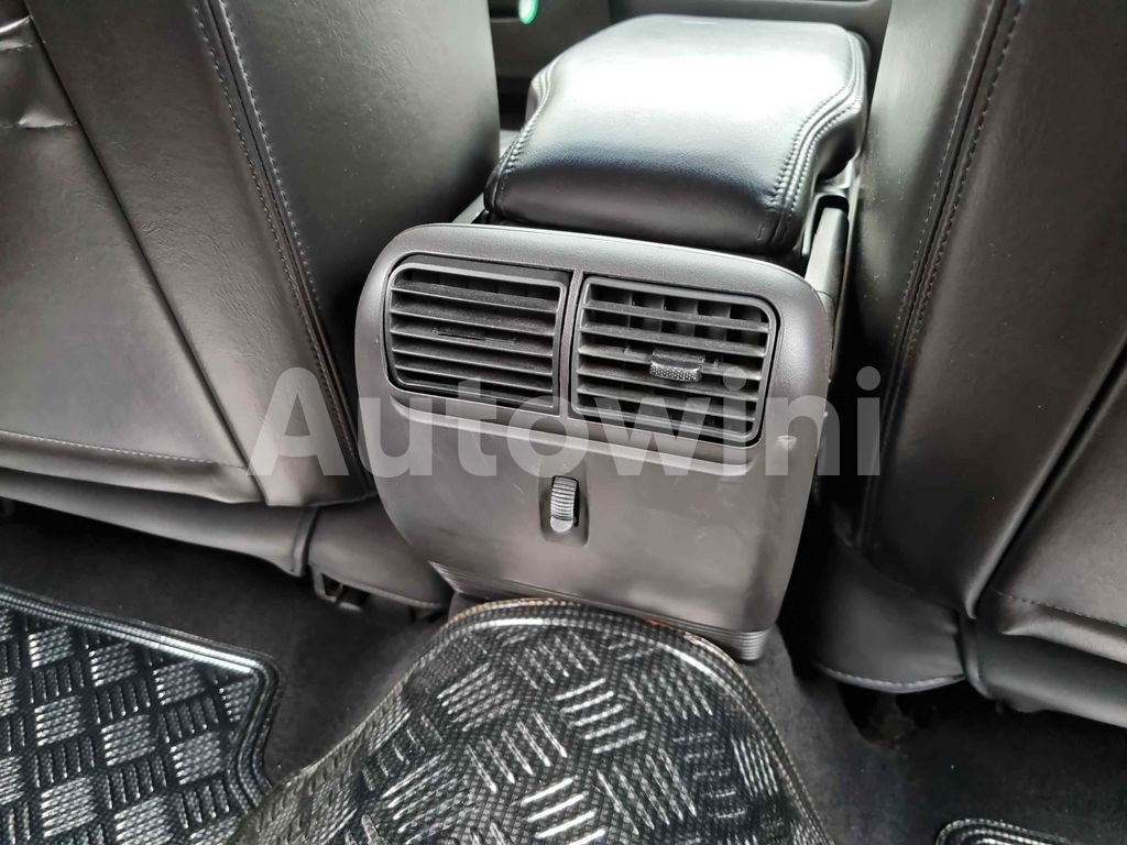 2010 LINCOLN TOWN CAR HEARSE/ REAR CAMERA ABS AT - 23