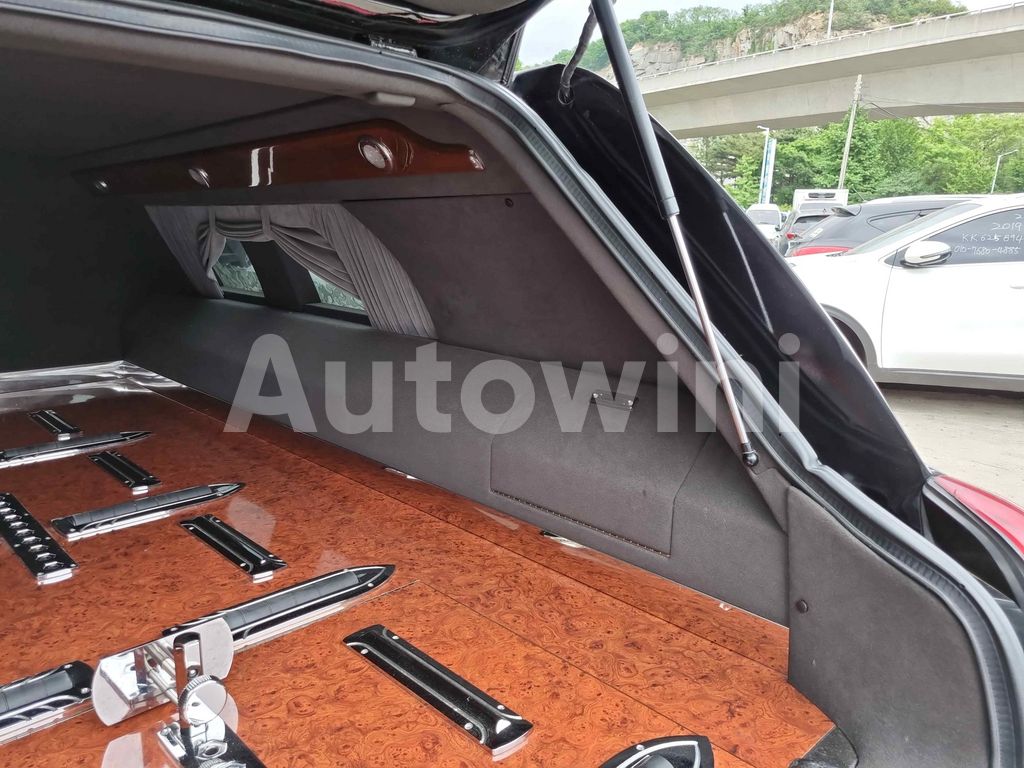 2010 LINCOLN TOWN CAR HEARSE/ REAR CAMERA ABS AT - 30
