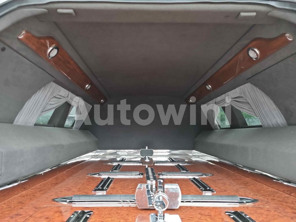 2010 LINCOLN TOWN CAR HEARSE/ REAR CAMERA ABS AT - 31