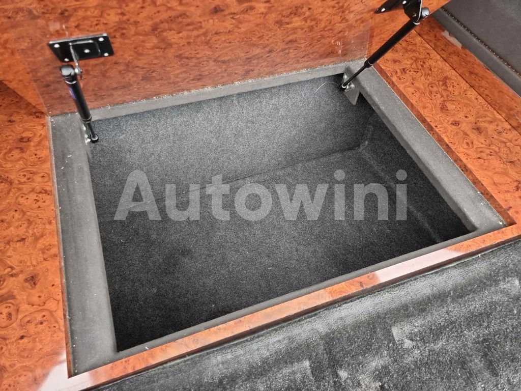 2010 LINCOLN TOWN CAR HEARSE/ REAR CAMERA ABS AT - 32