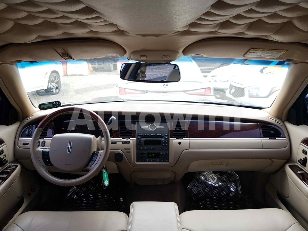 2010 LINCOLN TOWN CAR HEARSE BEIGE INTERIOR ABS AT - 9