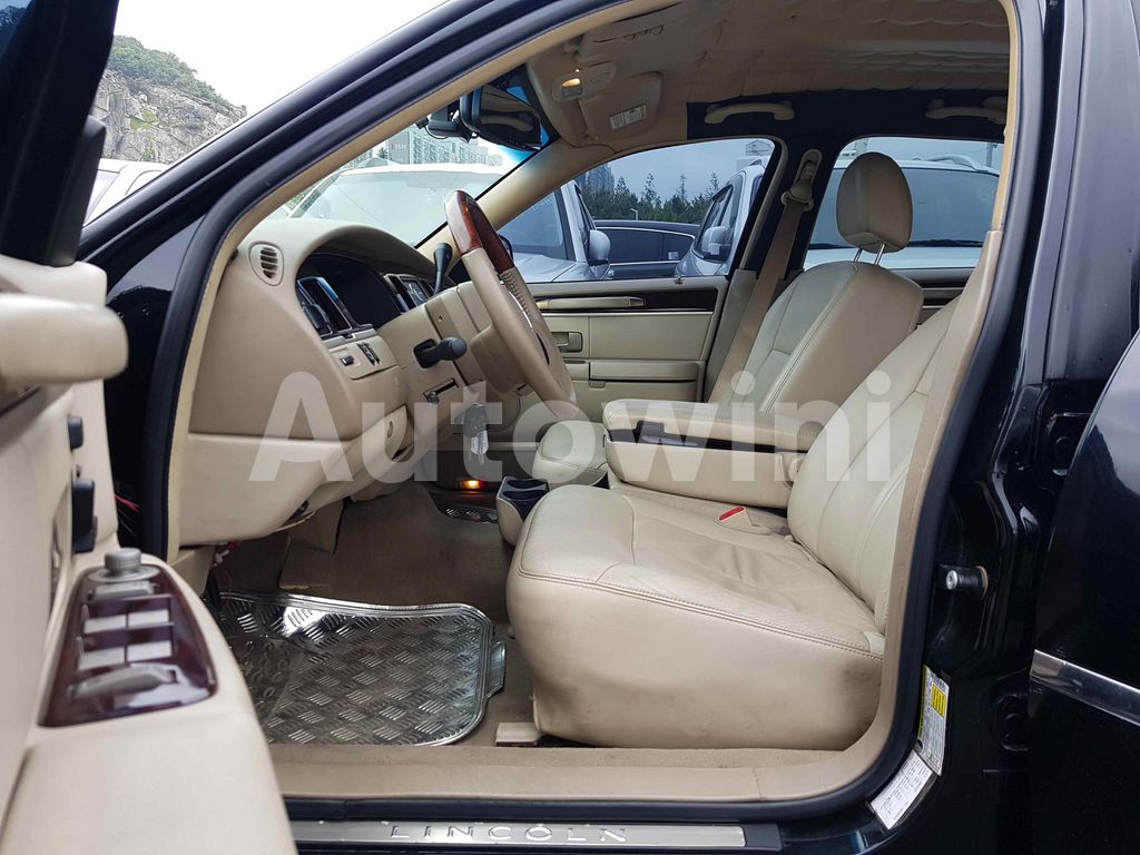 2010 LINCOLN TOWN CAR HEARSE BEIGE INTERIOR ABS AT - 10