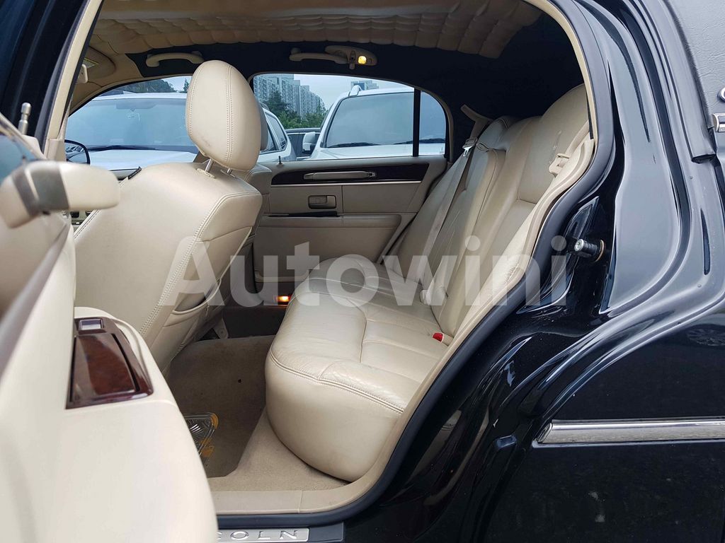 2010 LINCOLN TOWN CAR HEARSE BEIGE INTERIOR ABS AT - 11