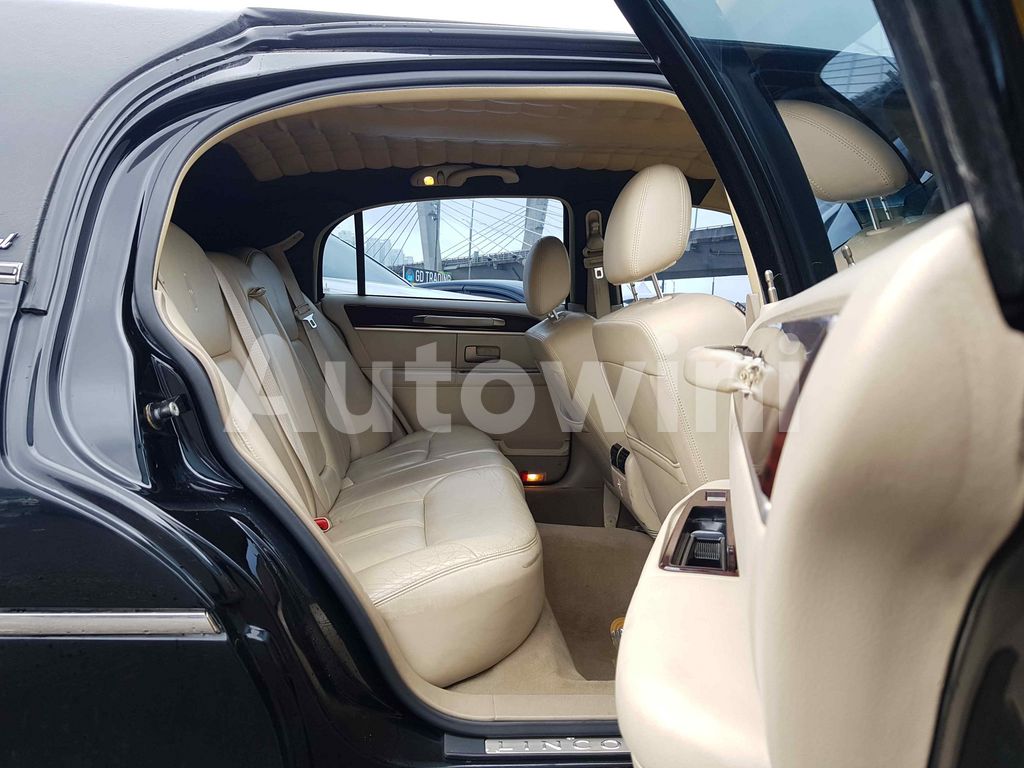 2010 LINCOLN TOWN CAR HEARSE BEIGE INTERIOR ABS AT - 12