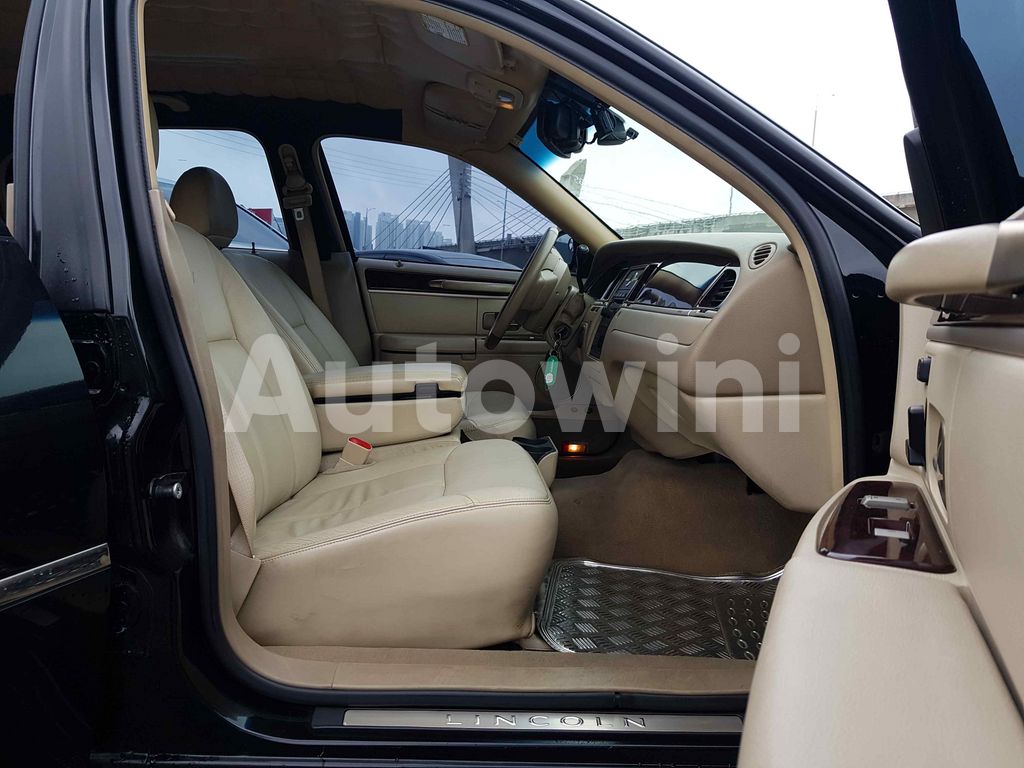 2010 LINCOLN TOWN CAR HEARSE BEIGE INTERIOR ABS AT - 13
