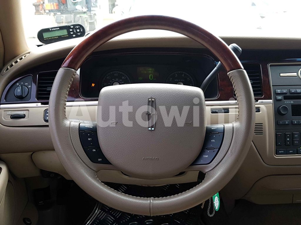 2010 LINCOLN TOWN CAR HEARSE BEIGE INTERIOR ABS AT - 14