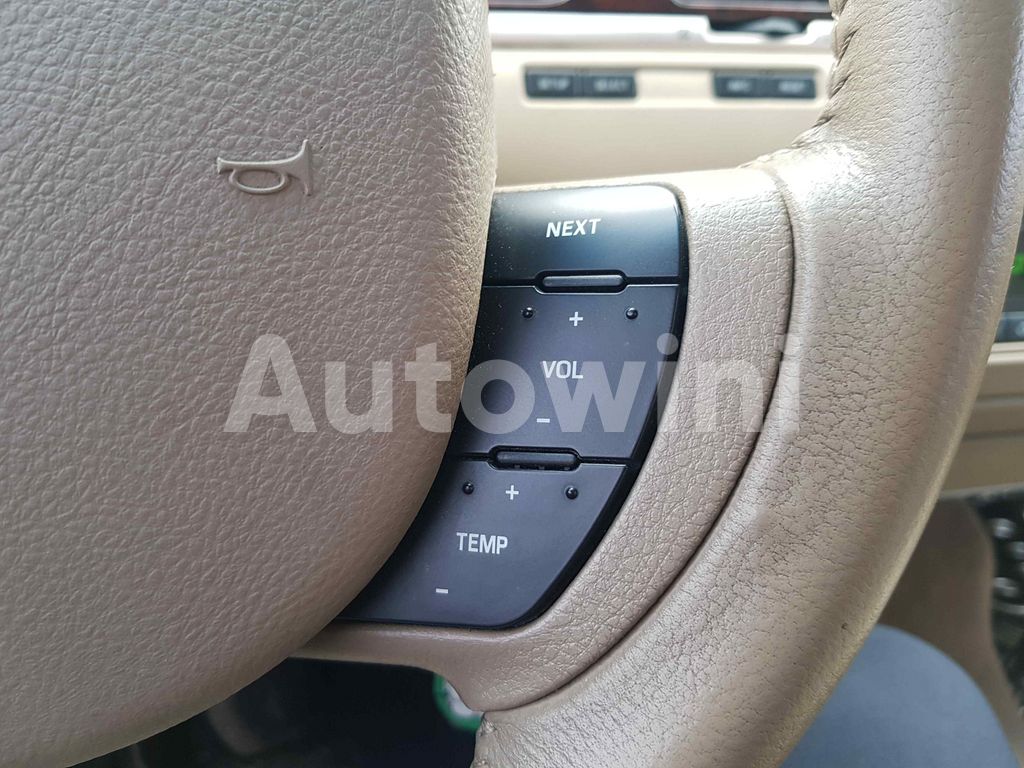 2010 LINCOLN TOWN CAR HEARSE BEIGE INTERIOR ABS AT - 17