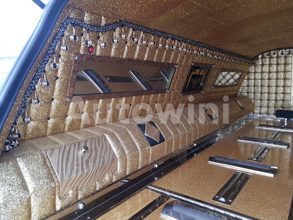 2010 LINCOLN TOWN CAR HEARSE BEIGE INTERIOR ABS AT - 32