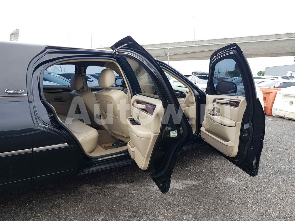2010 LINCOLN TOWN CAR HEARSE BEIGE INTERIOR ABS AT - 39