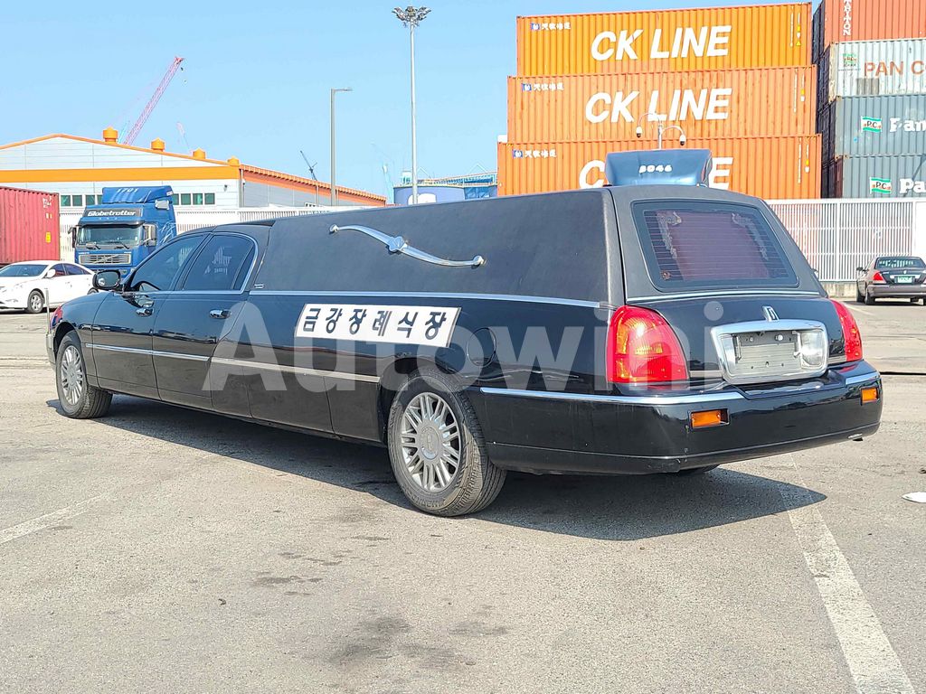 2010 LINCOLN TOWN CAR FUNERAL COACH/ FULL AUTO AC AT - 7
