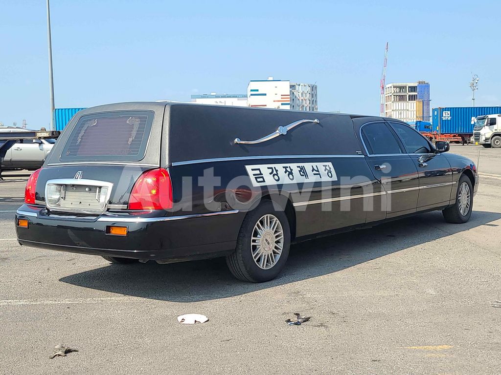 2010 LINCOLN TOWN CAR FUNERAL COACH/ FULL AUTO AC AT - 8