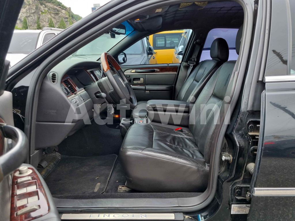 2010 LINCOLN TOWN CAR FUNERAL COACH/ FULL AUTO AC AT - 10